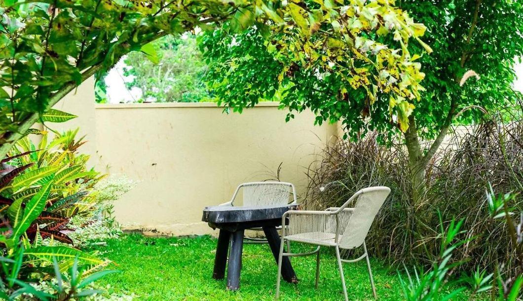 Airport Shoebill Hotel Энтеббе Экстерьер фото
